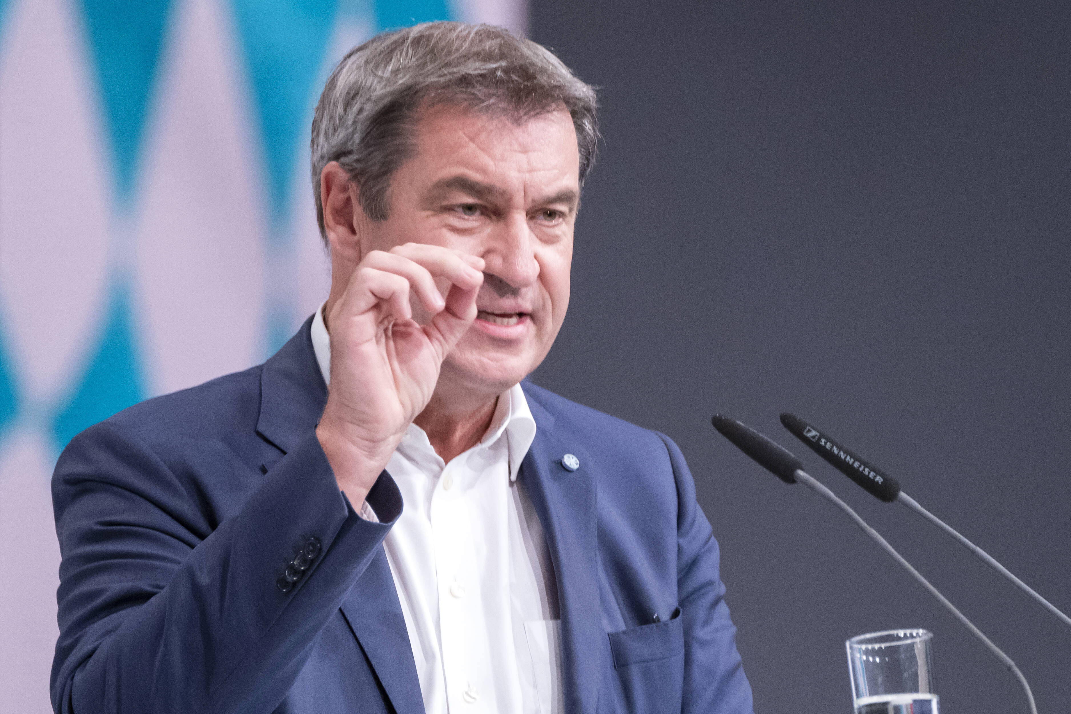 Söder geht auf Merz los! Nach AfD-Äußerung - Markus Söder stellt sich gegen den CDU-Chef!