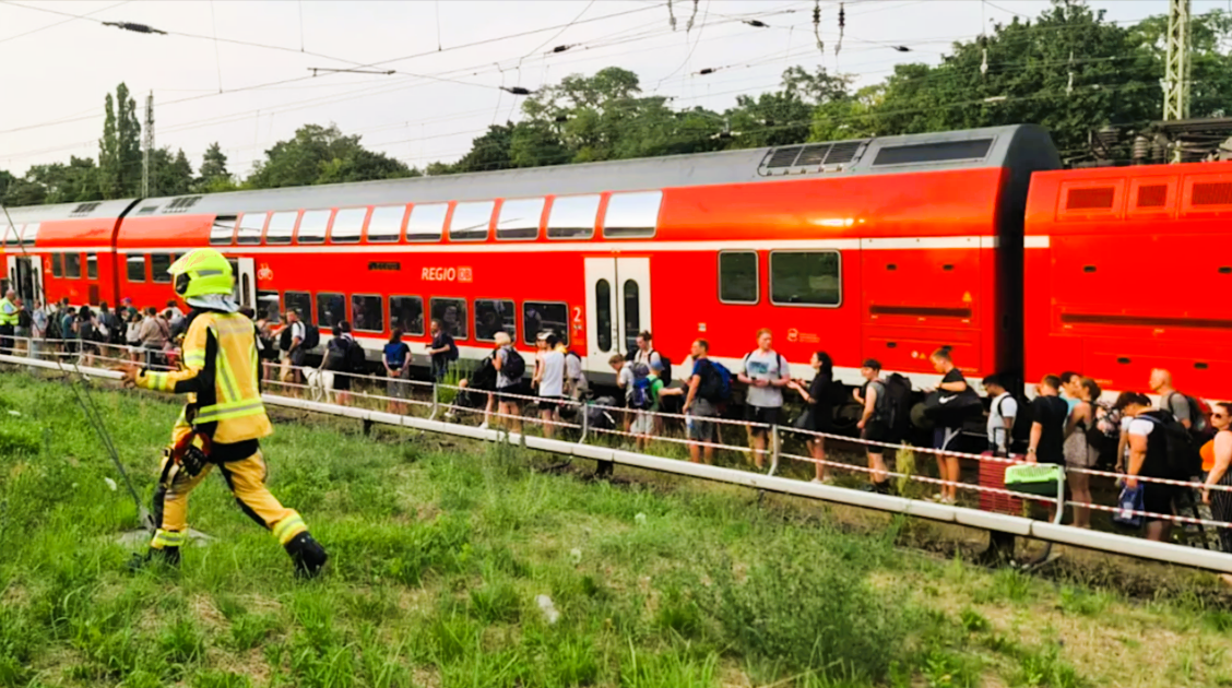 Bahnunglück! Mann von Zu erfasst und überfahren - Bahnstrecke gesperrt!
