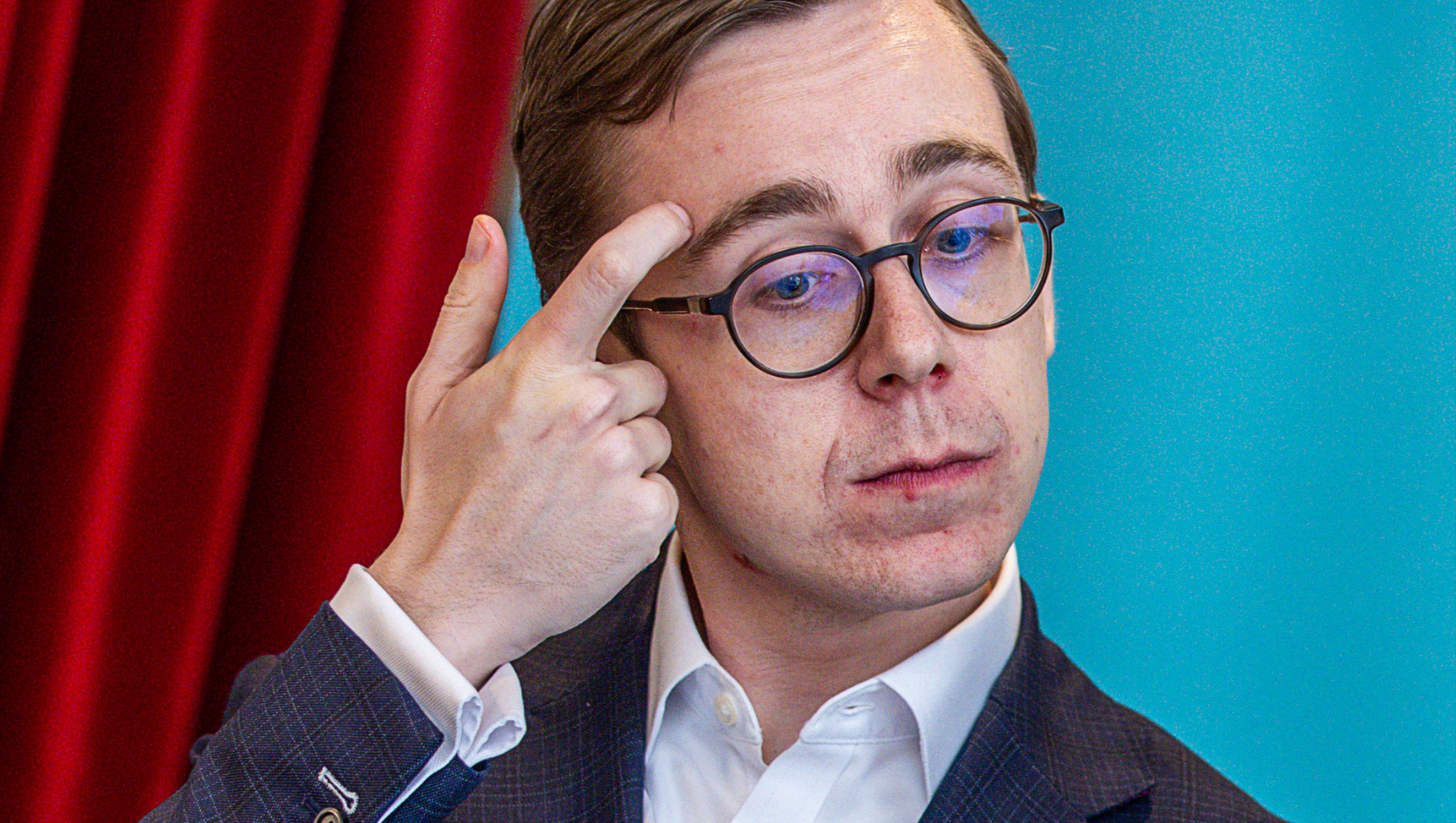 CDU-Generalsekretär bricht auf Bühne zusammen! Philipp Amthor erleidet Anfall!