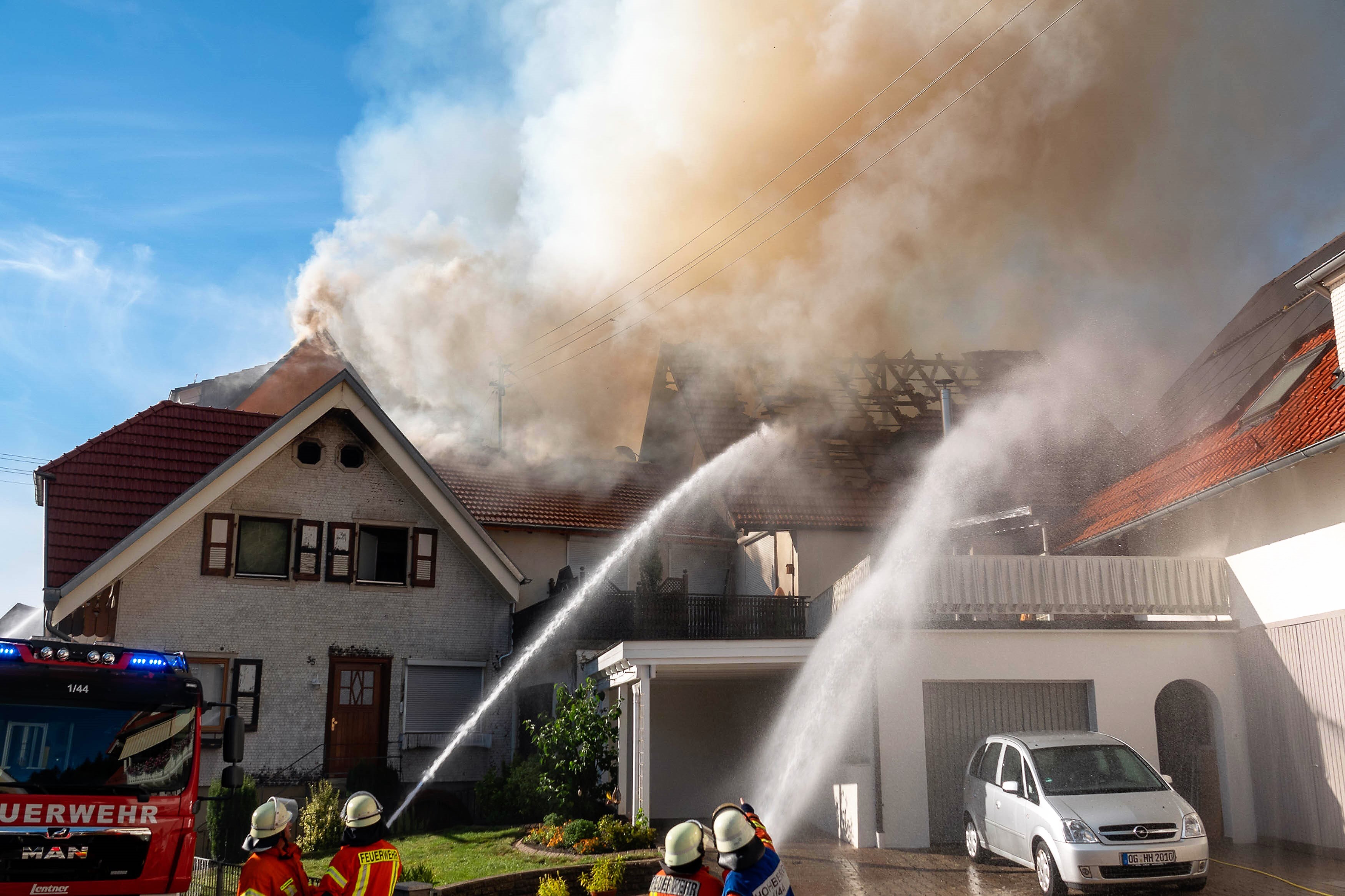 Mann stirbt bei Explosion seines Sicherungskastens! Weitere Person schwer verletzt!