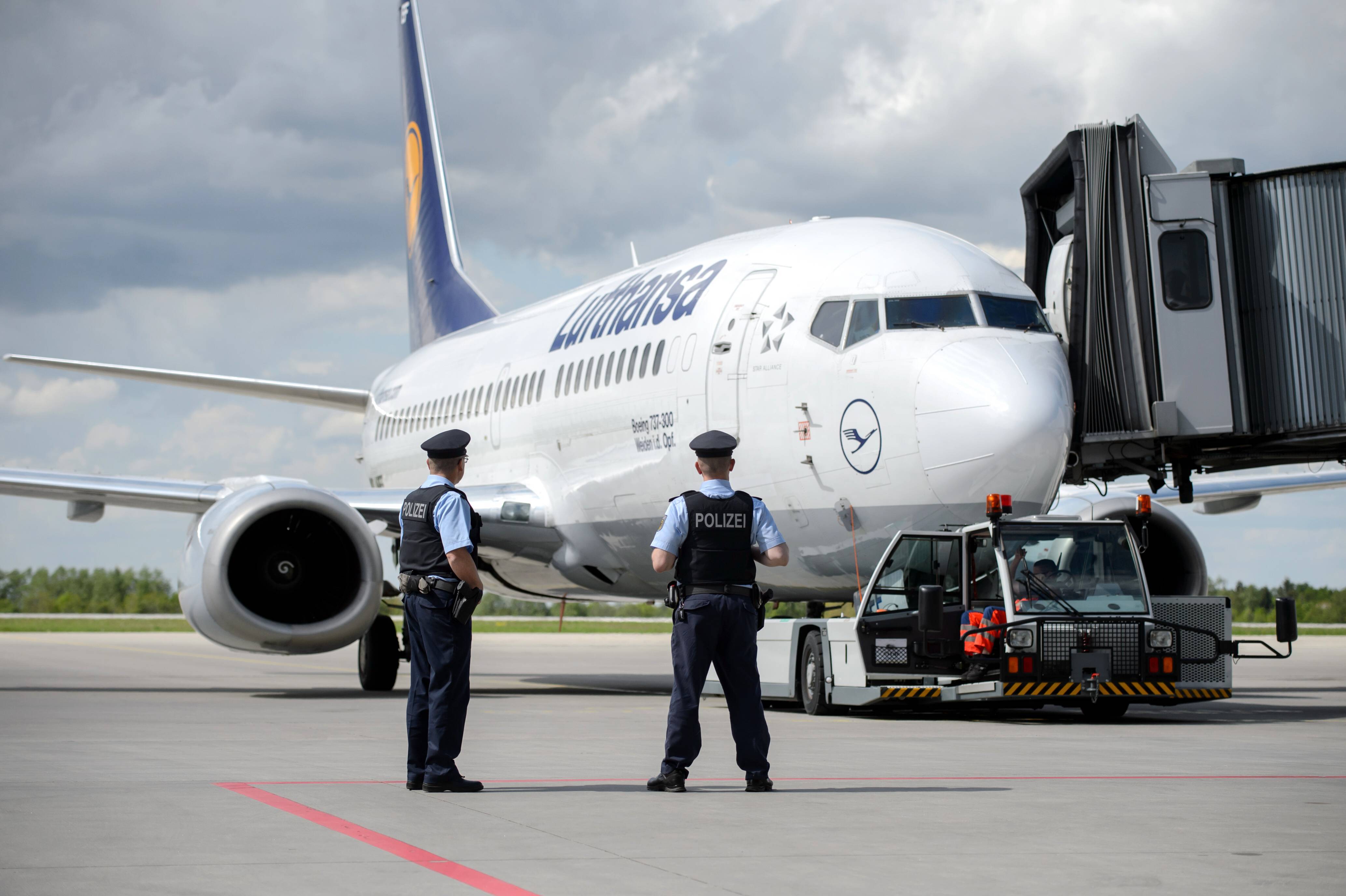 Lufthansa meldet Notfall in der Luft! Maschine bricht Flug ab und muss notlanden!