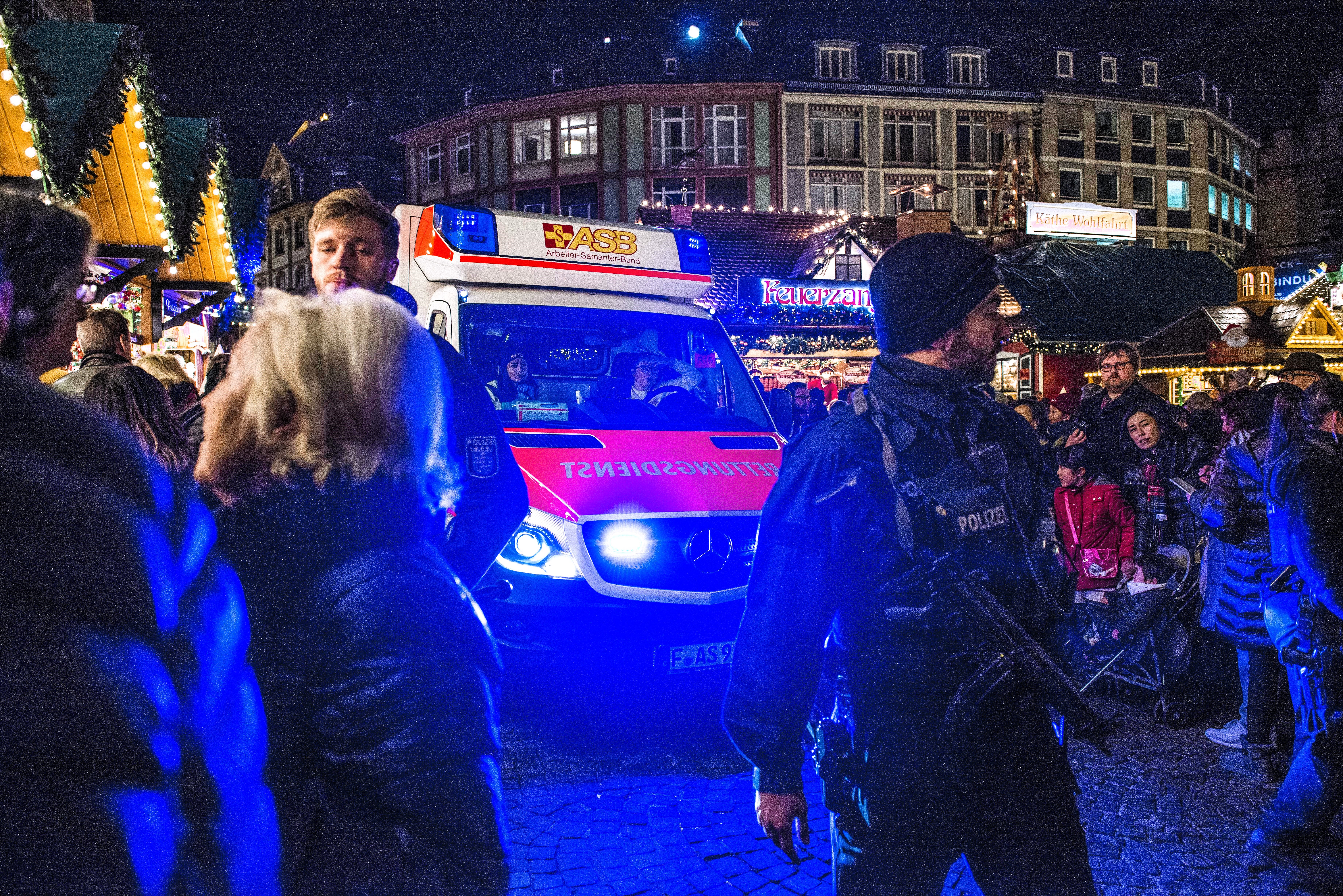 Eilmeldung! Weihnachtsmarkt geräumt - Polizei meldet Bedrohungslage!